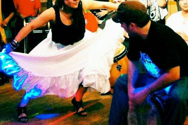 Ivelisse Diaz leading a bomba dance workshop