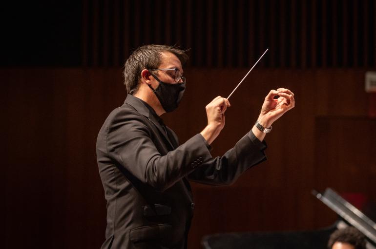 Nicholas Carlson conducting the Wind Ensemble