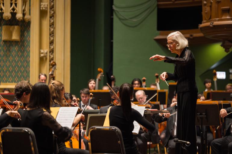 Barbara Schubert conducting USO