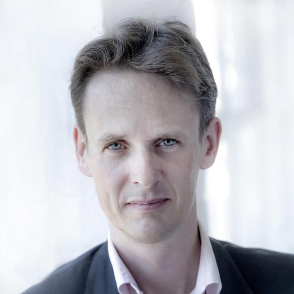 Ian Bostridge headshot