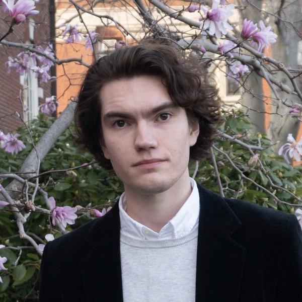Alexander Cowan headshot