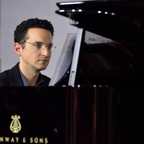 Daniel Schlosberg, piano